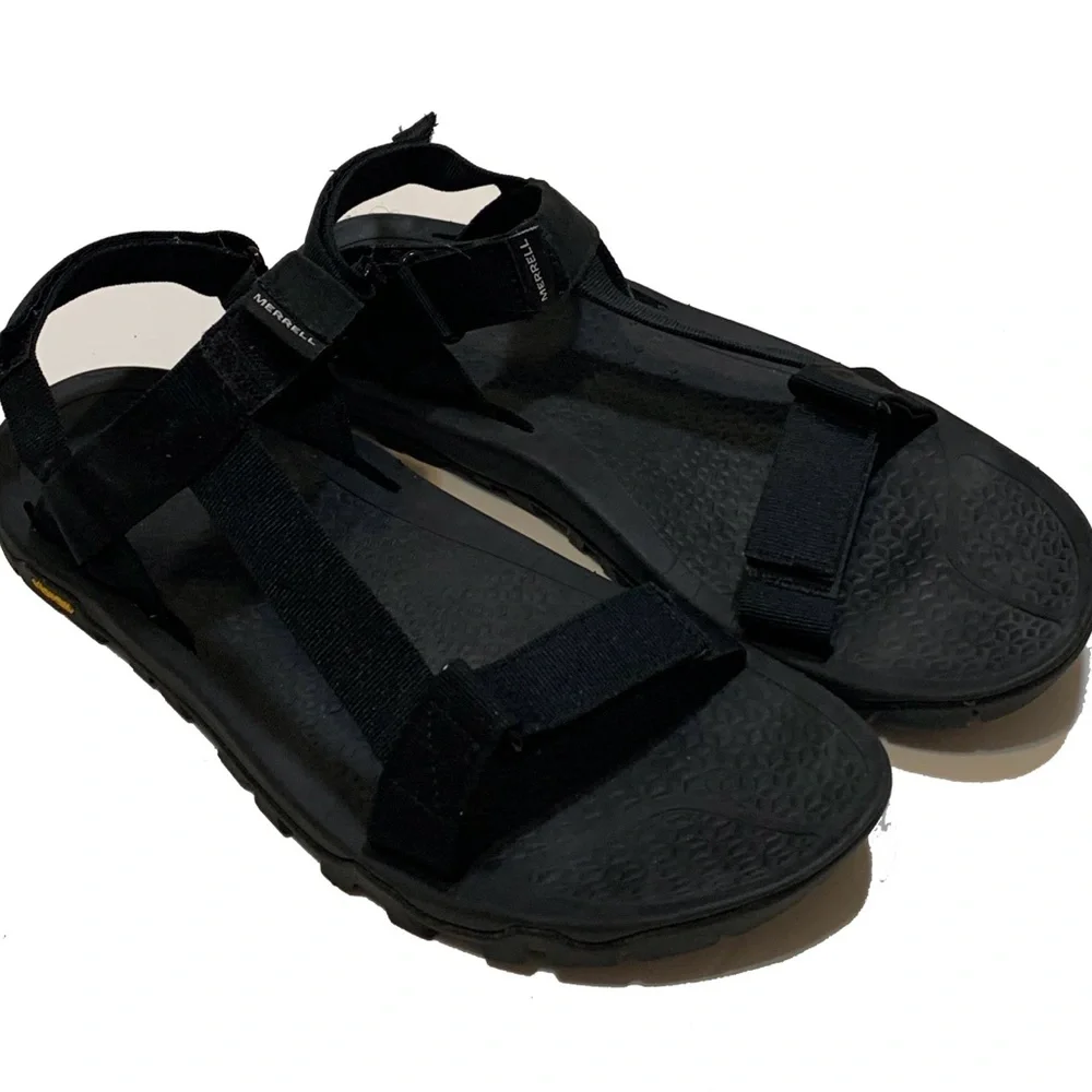 11 / Merrell sandals